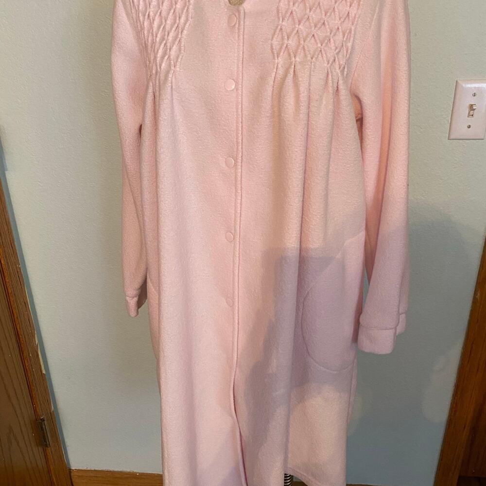 Pink Button down Robe. “Miss Elaine” Size M. Soft Pink with Smocked Front.